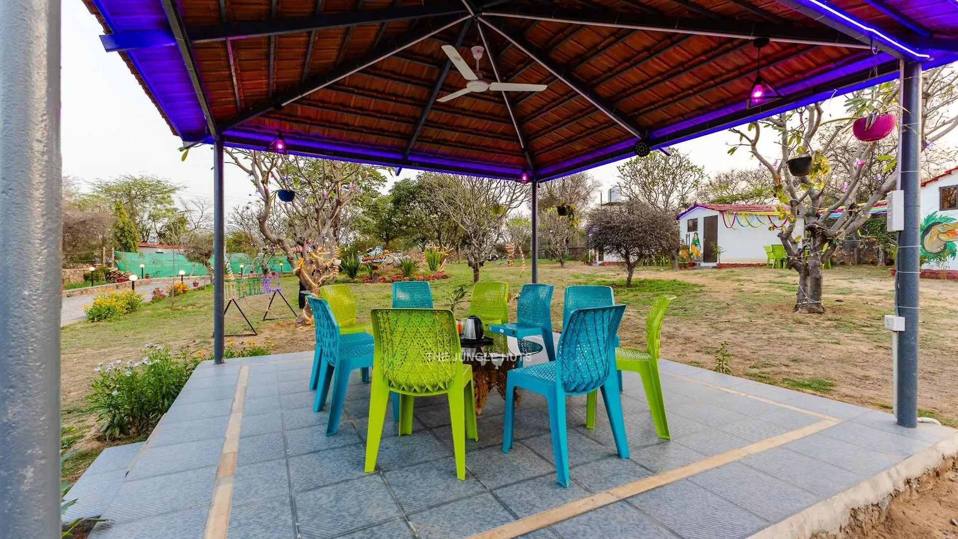 فندق The Jungle Huts Farm غورغاون مكان تخييم
