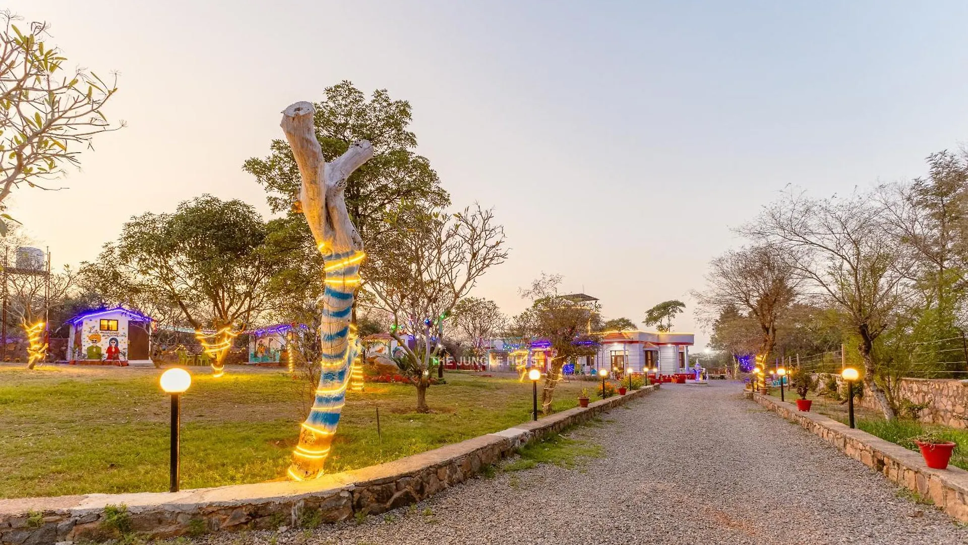 فندق The Jungle Huts Farm غورغاون مكان تخييم